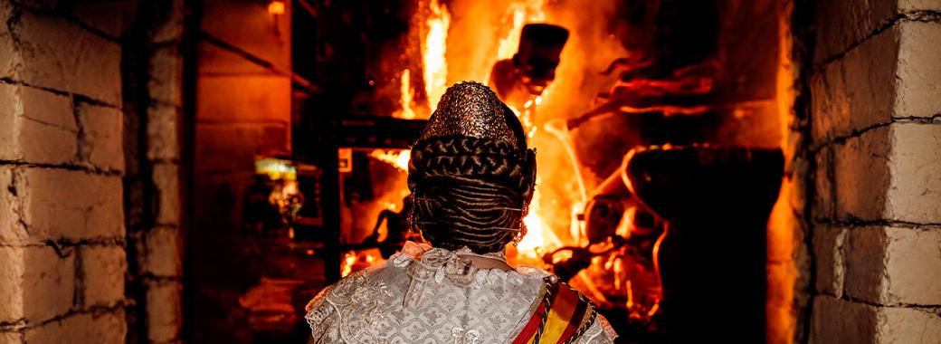 Vive las Fallas de Valencia: ¡Una mascletà de lujo y premios!
